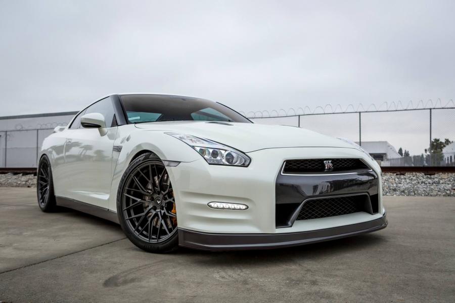 Nissan GT-R on Vorsteiner Wheels (V-FF 107) '2017
